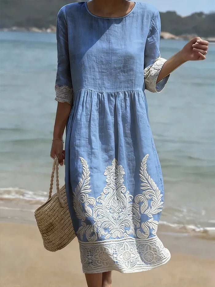 Casual women's dress with floral print.