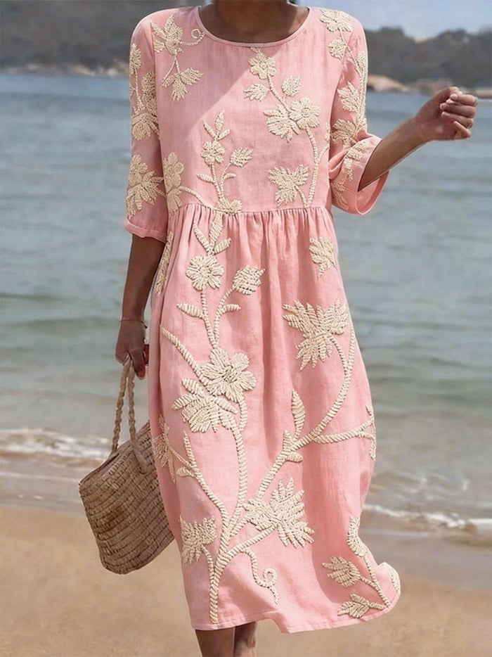 Casual women's dress with floral print.