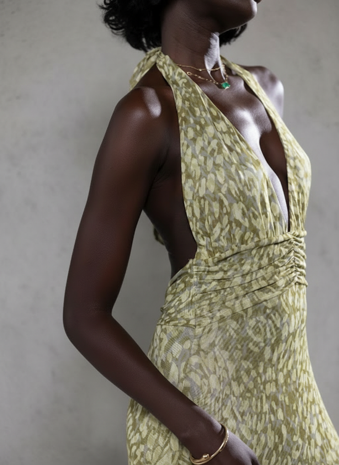 Chelsea · Maxi dress with bow on the back