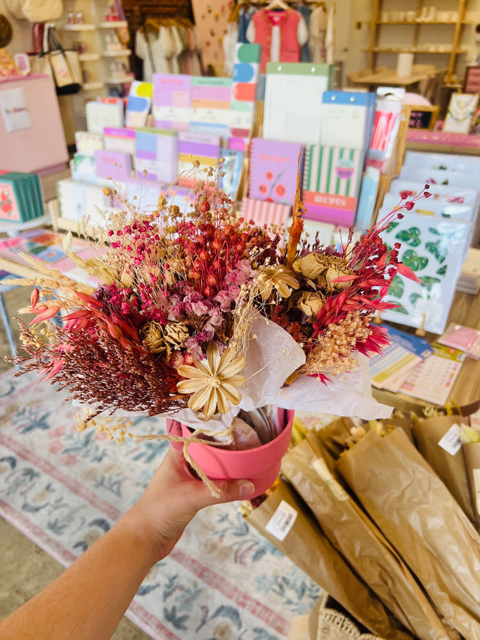 “Tangerine Mini Bouquet” – Dried flower bundle in warm yellow, peach, and orange tones wrapped in tissue

“Sunset Dried Flower Gift” – Close-up of colorful mini bouquet styled in a bud vase